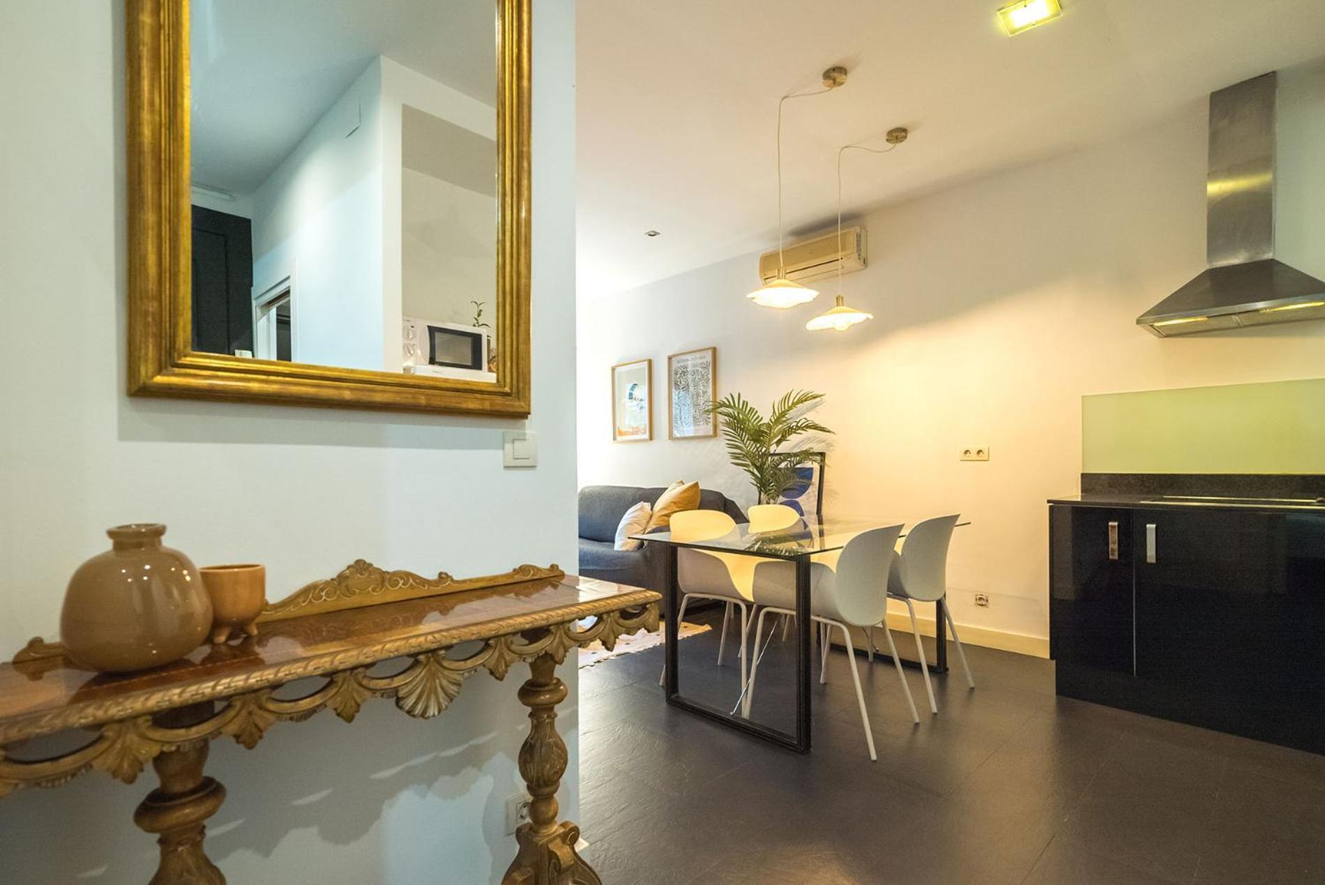 Dana - Enjoy Rocafort Apartment Barcelona